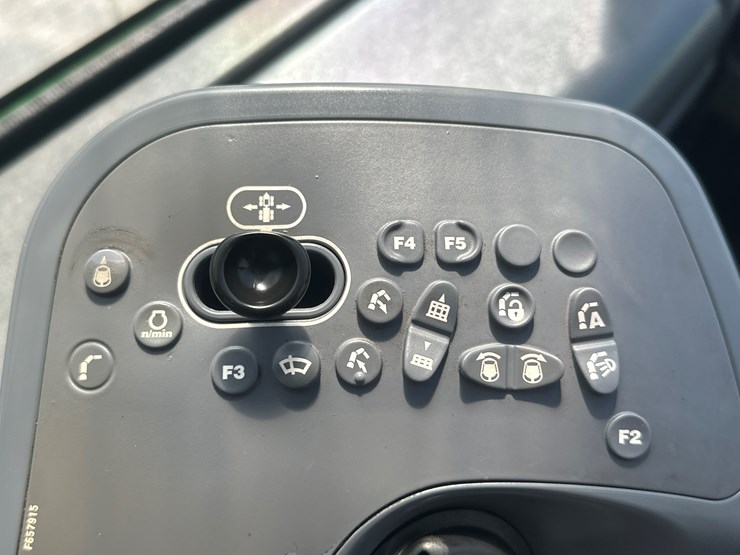 deere-1110e-image-76