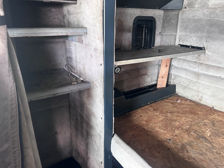 2000-peterbilt-379-image-60