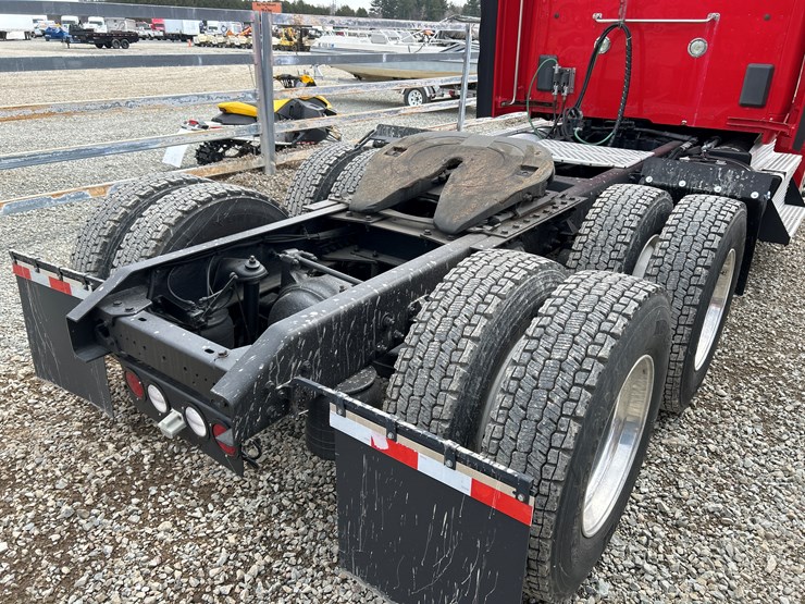 2015-kenworth-t680-image-21