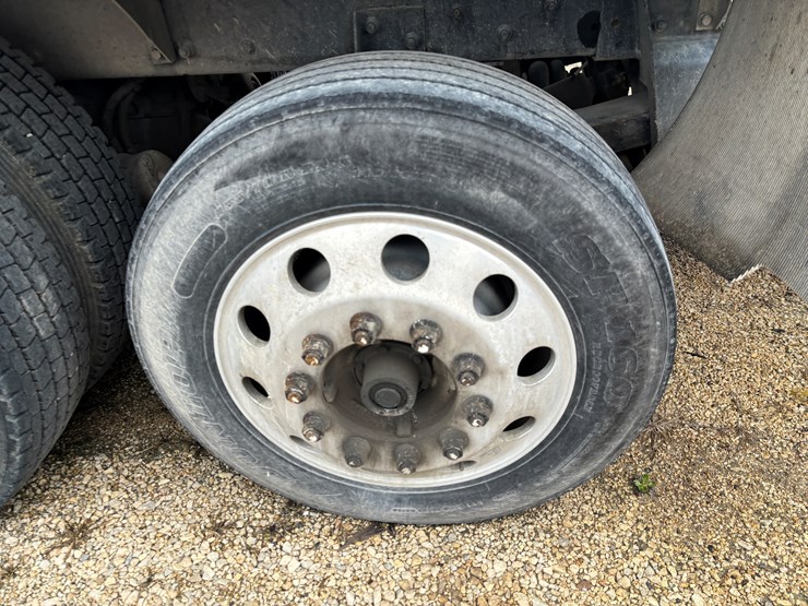 2004-kenworth-w900-image-97