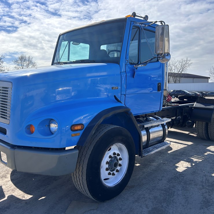 #1680 • 2003 Freightliner Day Cab Truck Tractor