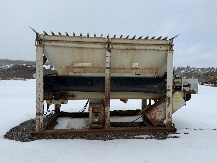 #2210-•-fabtek-14'x96"x128"-feeder-bin-image-15