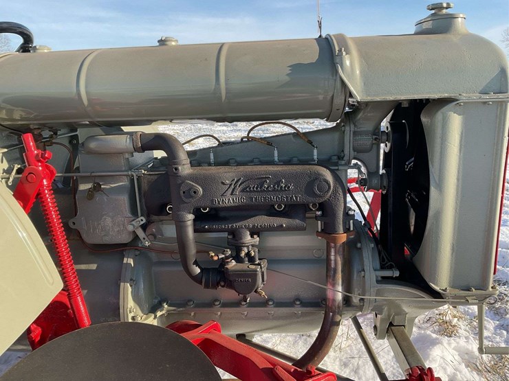 1925-fordson-with-mounted-terrace-plow-image-18