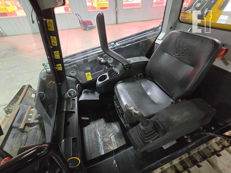 2021-jcb-3ts-8t-image-13