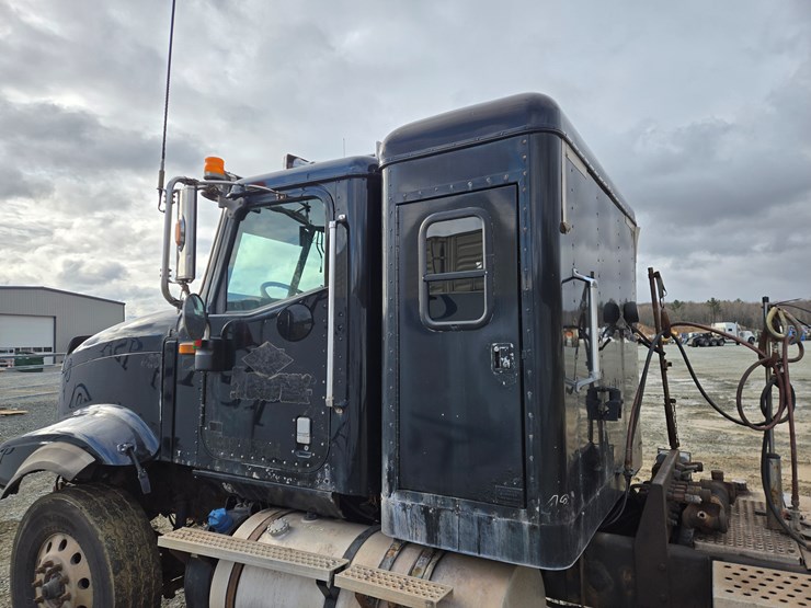 2014-massey-ferguson-8-image-15