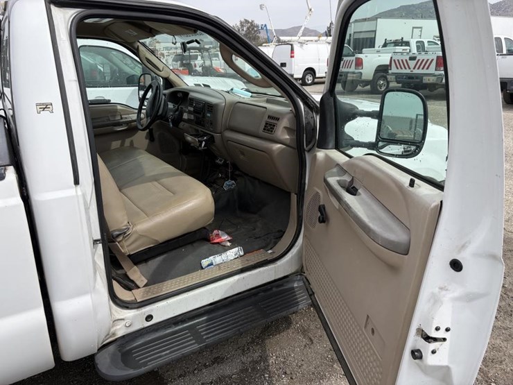 2004-ford-f350-image-11