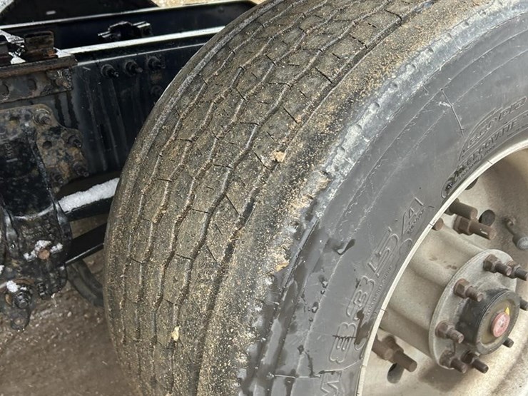 2015-volvo-vnl62t630-image-50