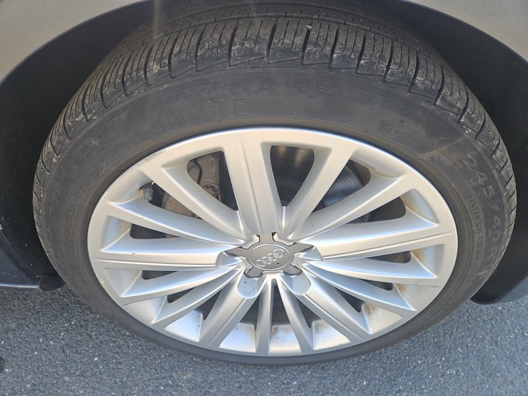 2011-audi-a5-quattro-2-door-convertible-image-13