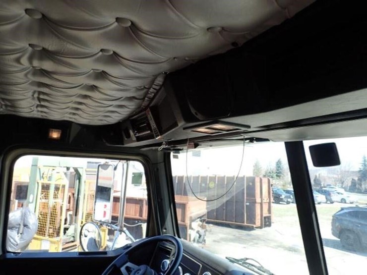 2017-western-star-4700sb-image-47