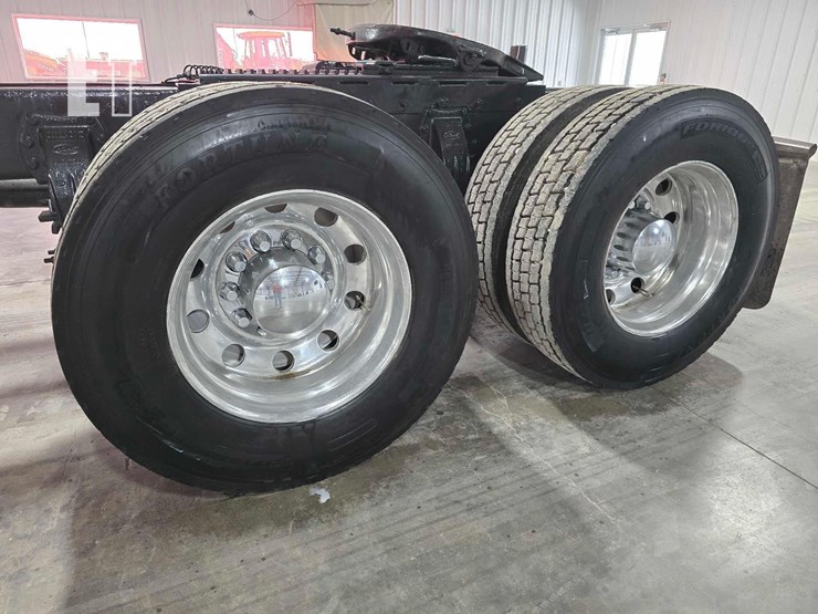 2002-peterbilt-378-image-28