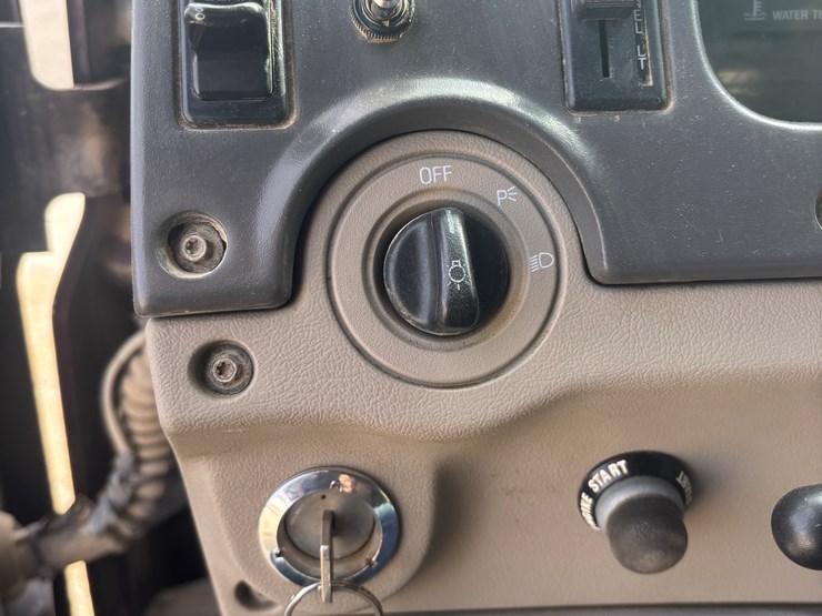 1999-sterling-l9513-image-37