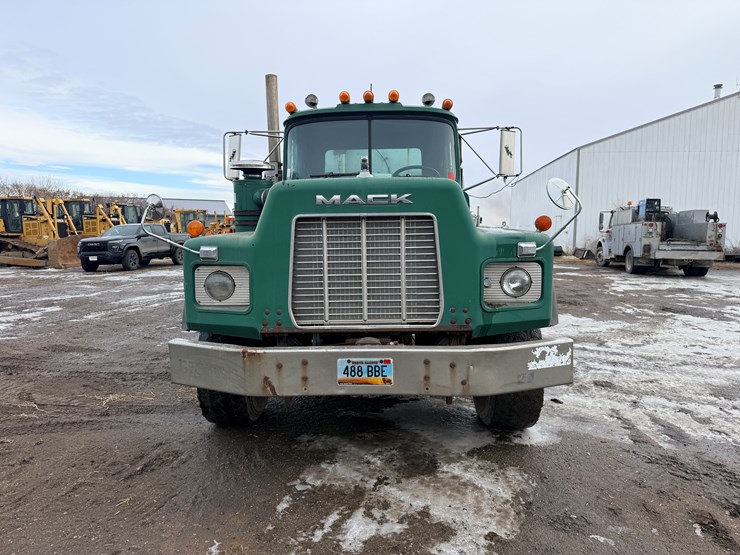 1999-mack-dm690-image-2