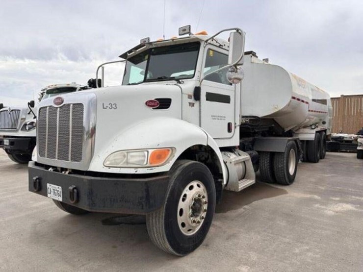 2008-peterbilt-335-image-2