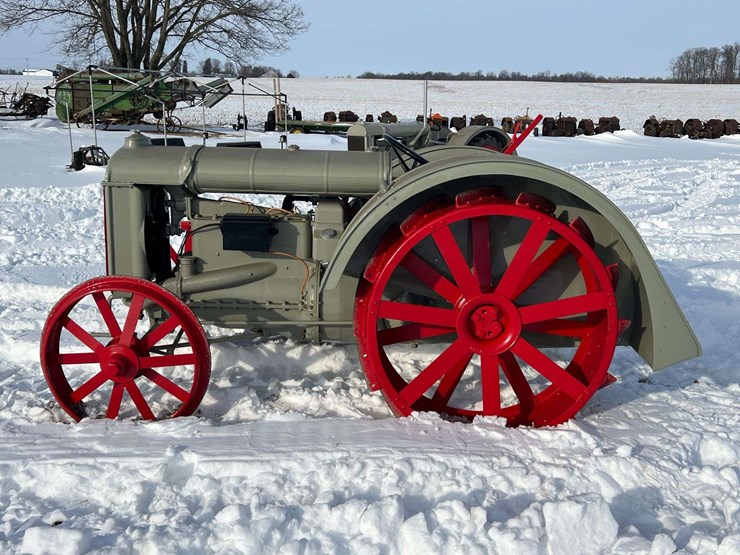 1925-fordson-with-mounted-terrace-plow-image-8
