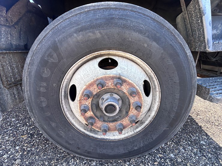 #1694-•-2004-isuzu-cab-and-chassis-image-60