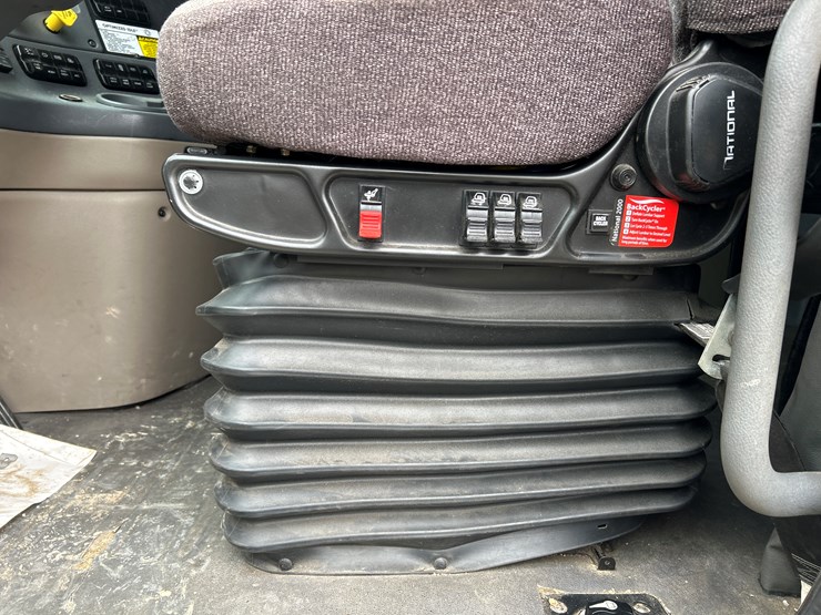 2017-massey-ferguson-8-image-58