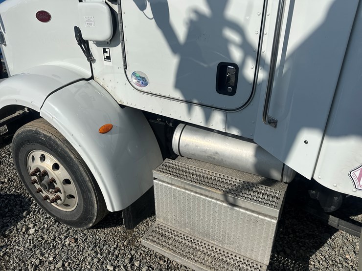 2013-peterbilt-365-image-15