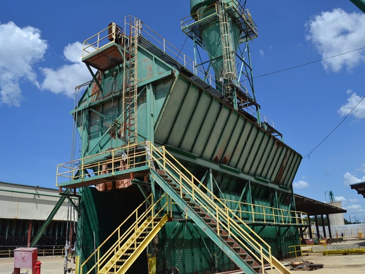 approx-120-unit-4-section-chip-bin-w/-15hp-hydralic-power-pack-w/-steps-&-catwalk-image-3