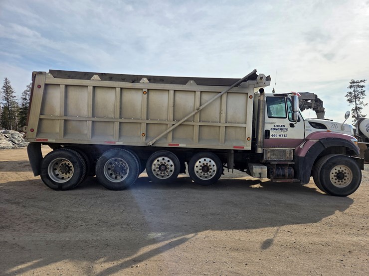 2012-international-7600-image-6