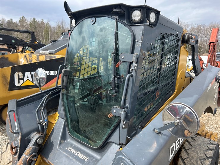 2020-deere-332g-image-39