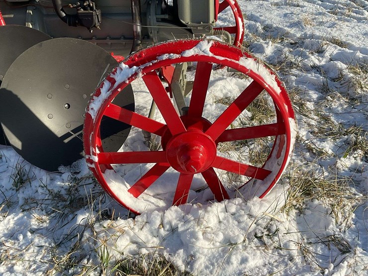 1925-fordson-with-mounted-terrace-plow-image-13