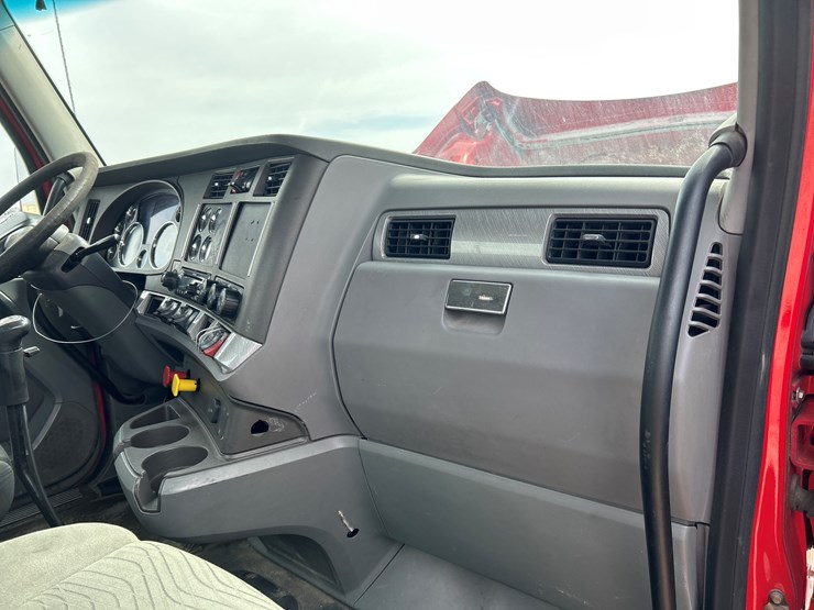 2015-kenworth-t680-image-57