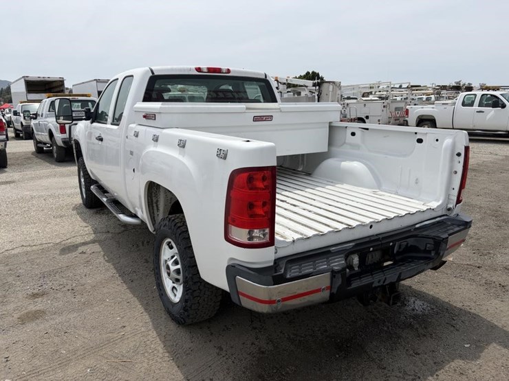 2012-gmc-sierra-2500-image-4