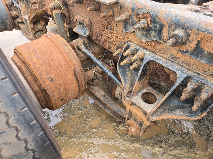 2014-massey-ferguson-8-image-31