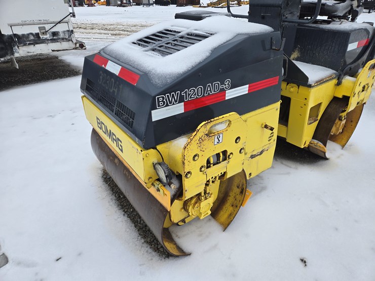 2004-bomag-bw120ad-4-image-9