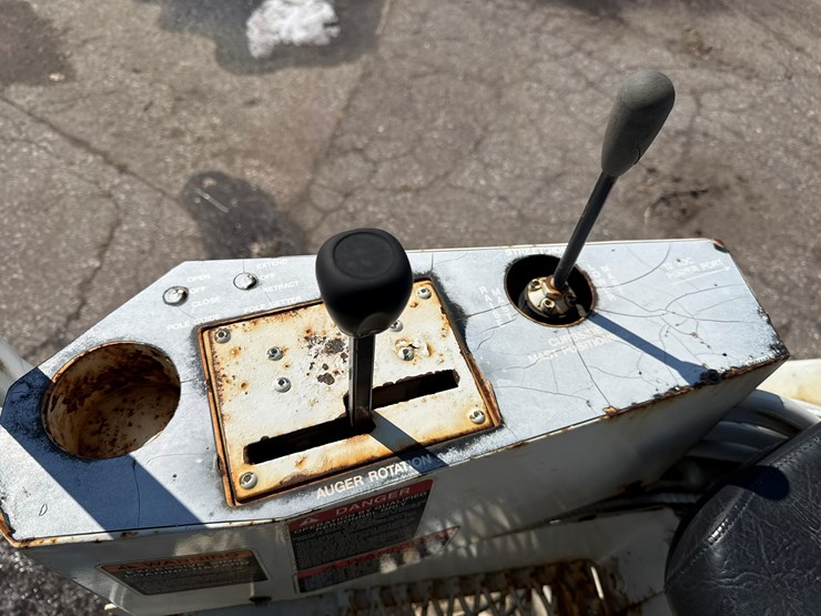 2002-freightliner-fl80-image-32