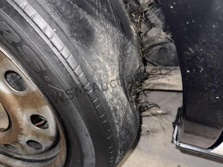 2011-ford-crown-victoria-sdn-image-10