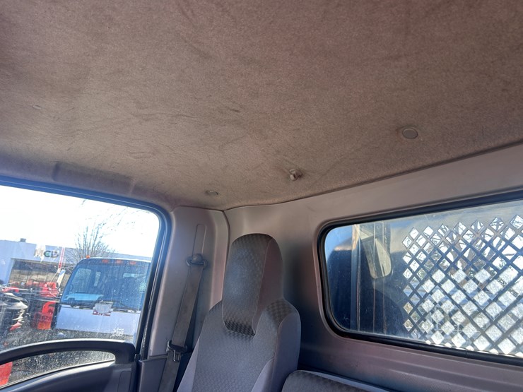 2013-isuzu-npr-image-48