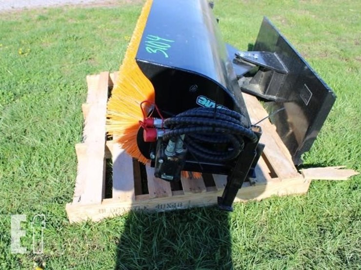 #3104-new-61"-hyd-broom-for-skid-steer-by-future-m-image-2