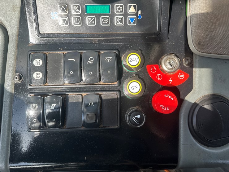 deere-1110e-image-84