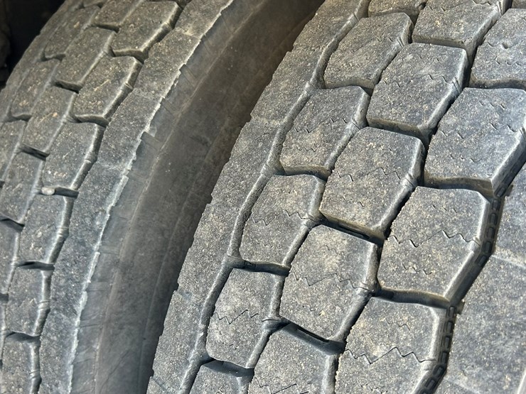 #2237-•-2006-mack-tri-axle-concrete-placement-truck-image-90