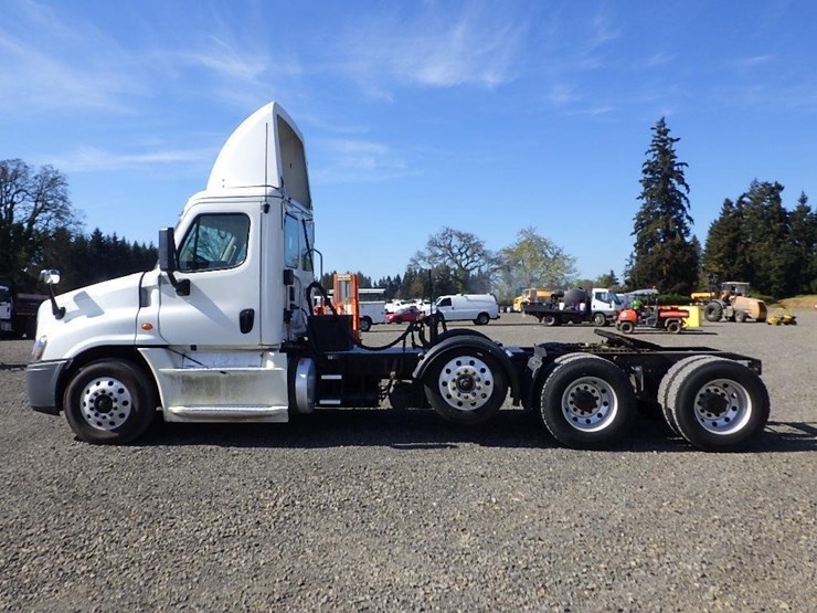 2018-freightliner-cascadia-125-image-8