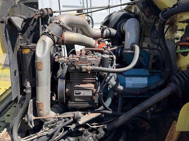 2000-international-4700-image-11