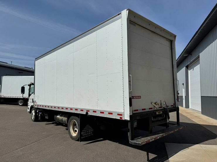 2019-isuzu-nrr-image-3