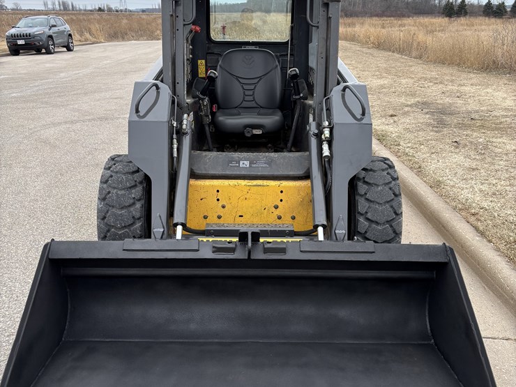 new-holland-l170-image-6