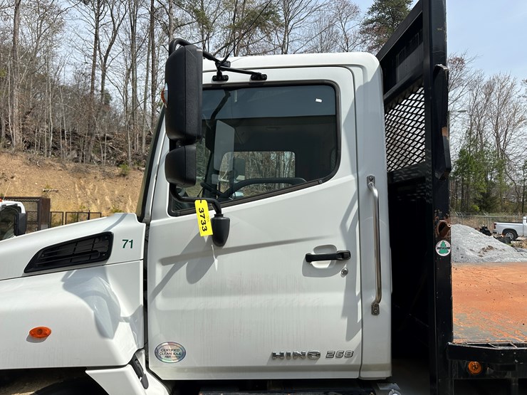 2020-hino-268-image-8