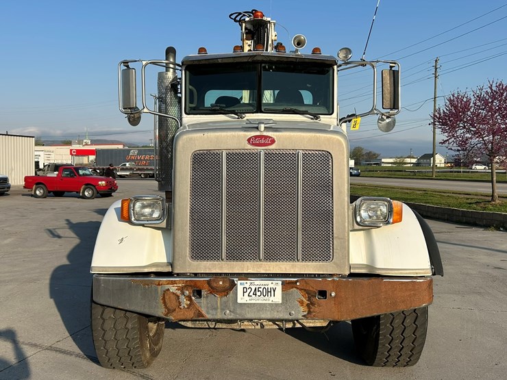 peterbilt-365-image-8