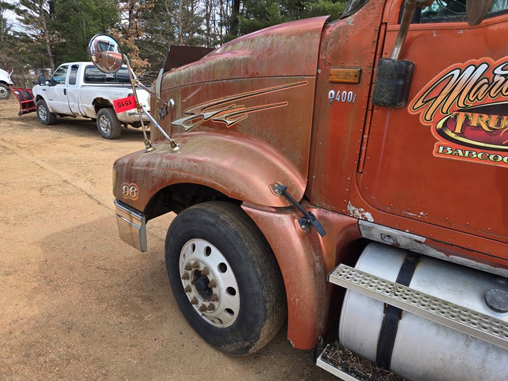 #1515-•-2005-international-9400i6x4-sleeper-cab-truck-tractor-image-11