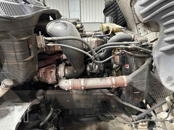 2014-freightliner-cascadia-125-image-28