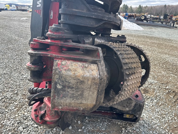 2016-deere-2154d-image-32