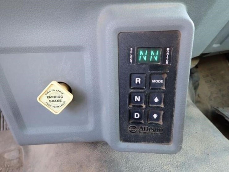 2012-ford-f750-xlt-image-19