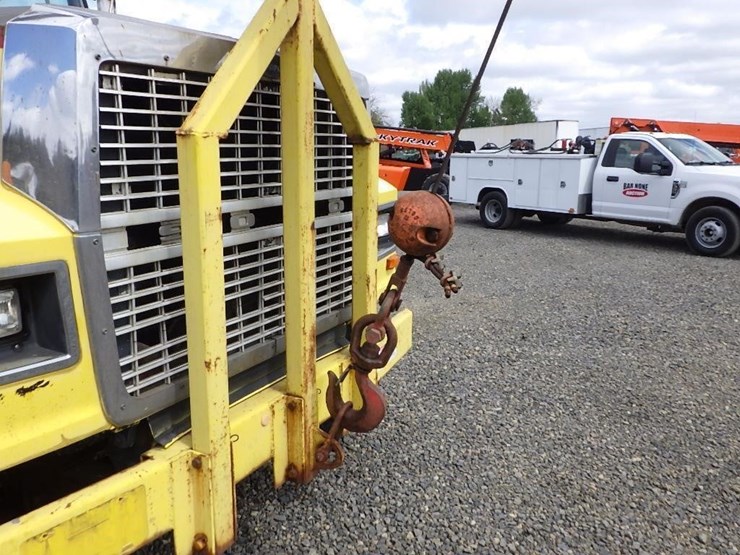 1984-ford-9000-image-23