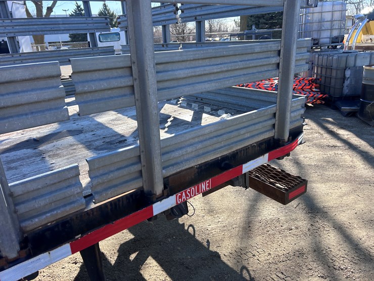 2013-isuzu-npr-image-15