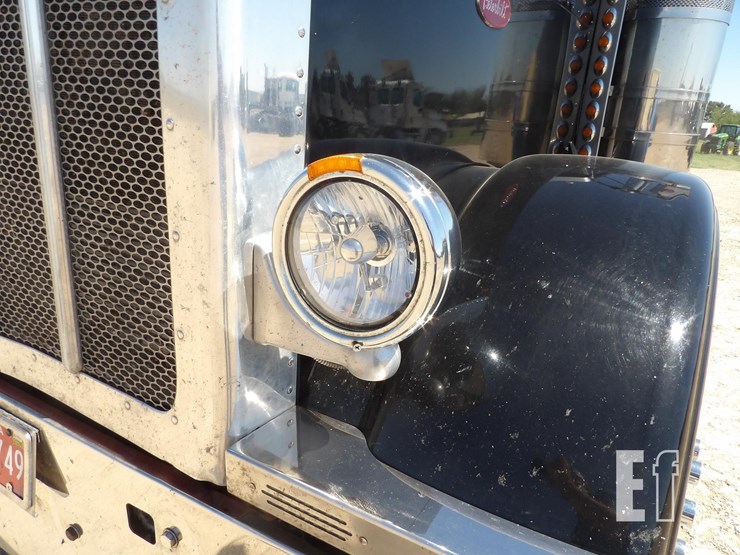 2008-peterbilt-389-image-11