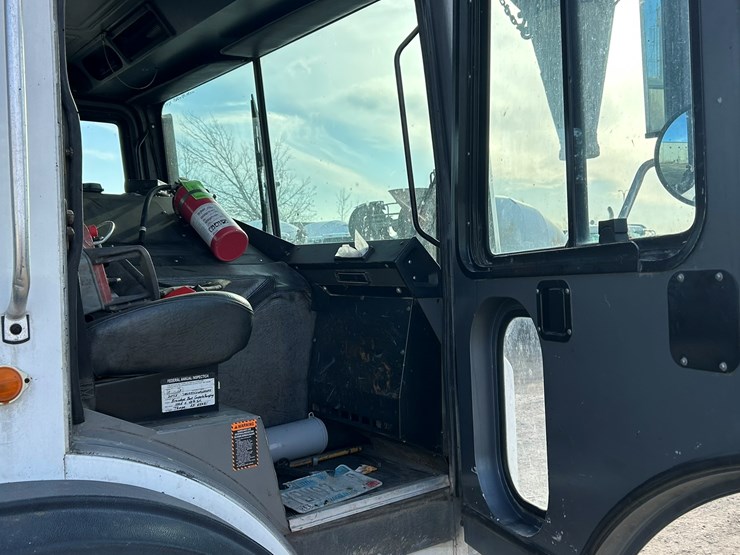 #2237-•-2006-mack-tri-axle-concrete-placement-truck-image-78