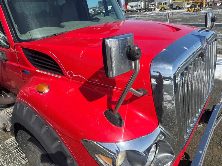 2012-international-7600-image-11